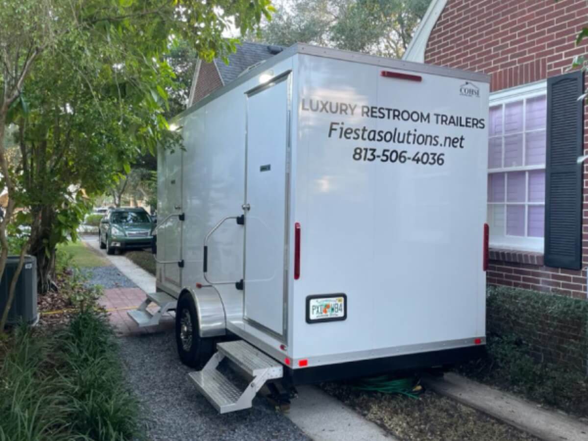 mobile restroom rental in Tampa